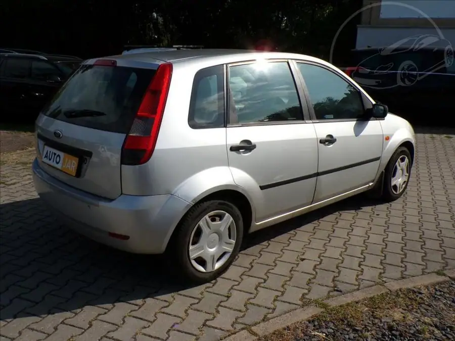Ford Fiesta 1,4 i  KLIMATIZACE — Zezadu zprava