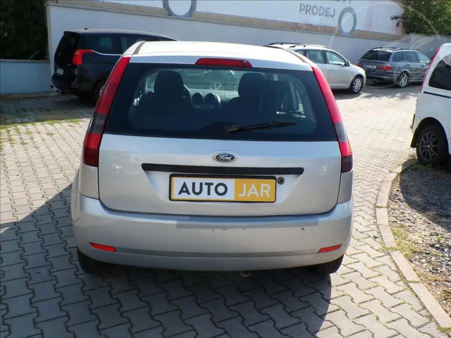 Ford Fiesta 1,4 i  KLIMATIZACE — Zezadu zleva