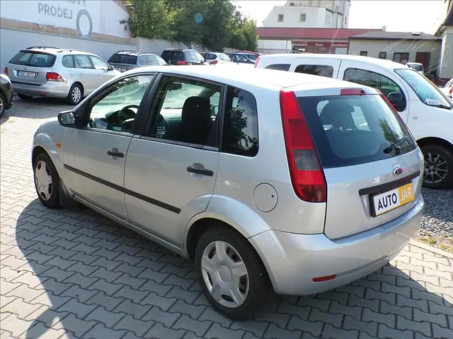 Ford Fiesta 1,4 i  KLIMATIZACE — Zadní pohled