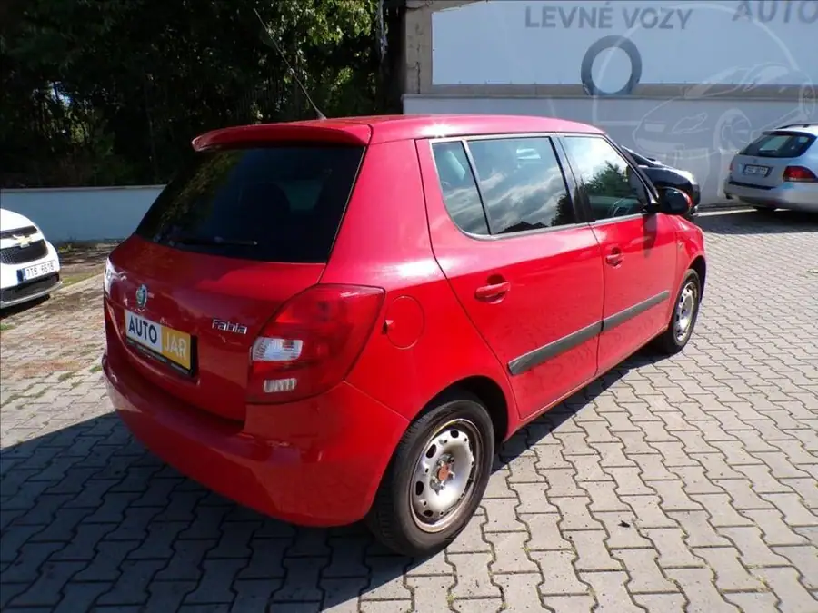 Škoda Fabia 1,2 HTP — Zezadu zleva