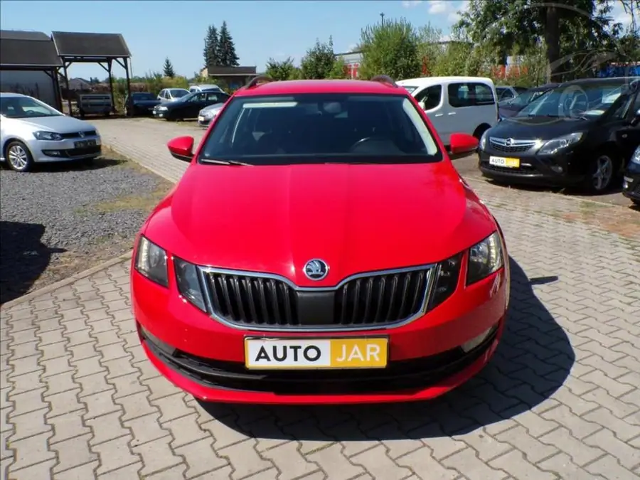 Škoda Octavia 1,6 TDI — Zepředu zblízka