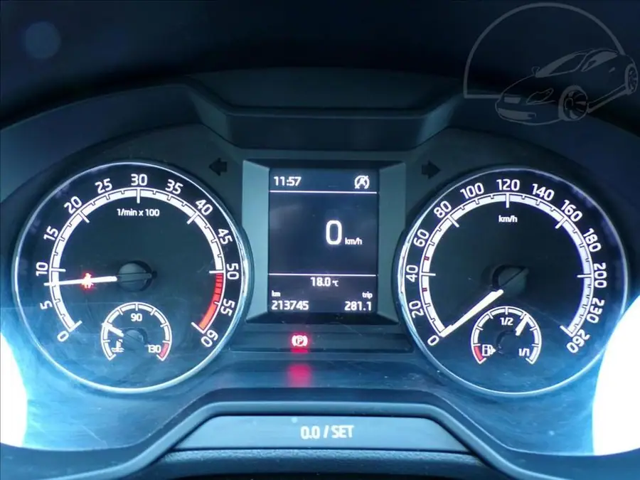 Škoda Octavia 1,6 TDI — Přístrojový štít se stavem tachometru
