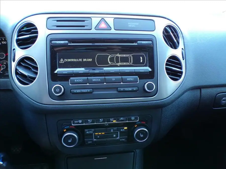 Volkswagen Golf Plus 1,2 TSI-77KW  DIGI.KLIMA — Přístrojový štít se stavem tachometru