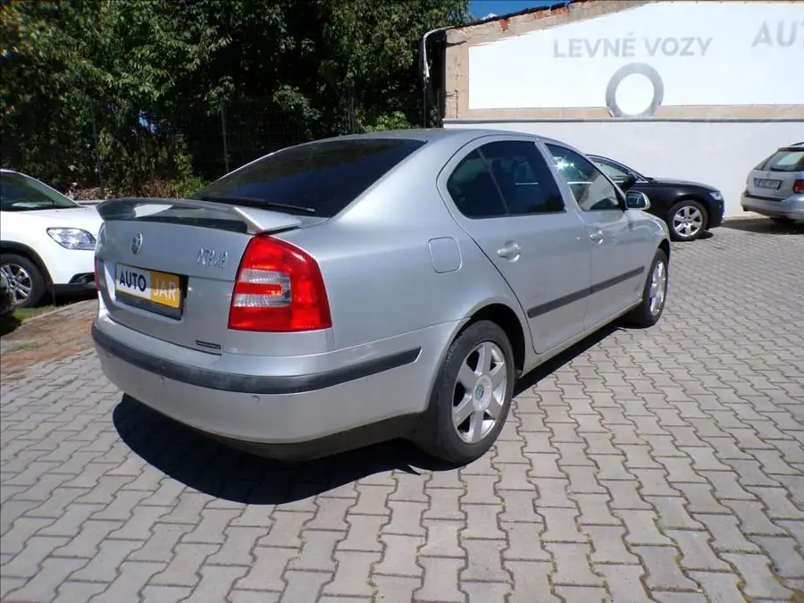 Škoda Octavia 1,9 TDI  DIGI.KLIMA — Zezadu zleva