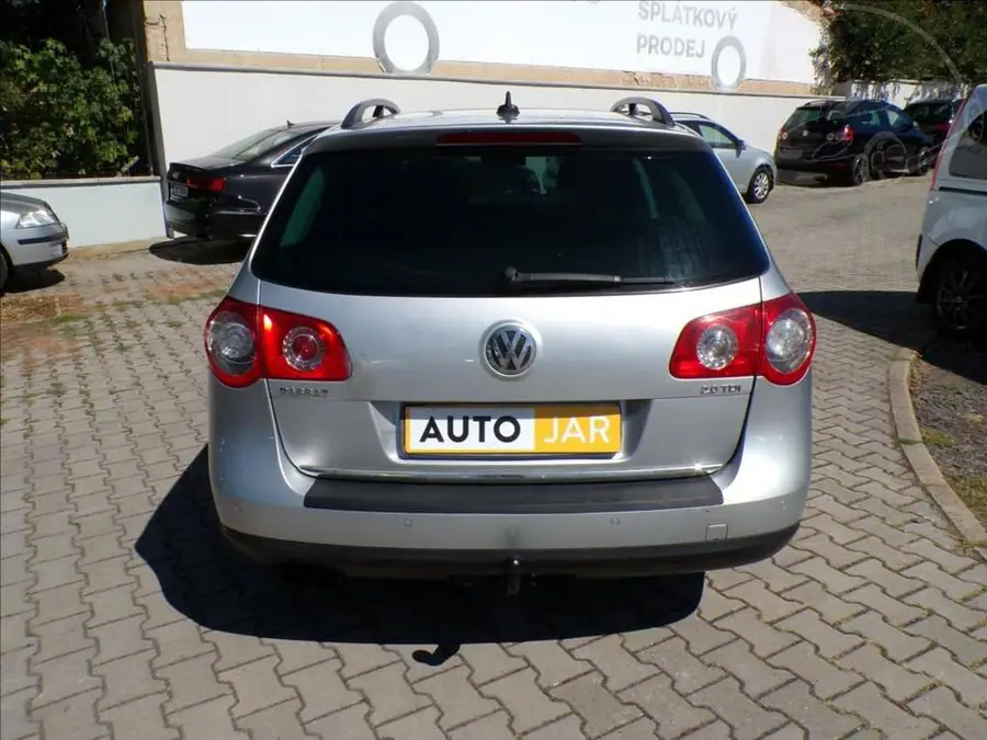 Volkswagen Passat 2,0 TDI 125kW  AUTOMAT,XENON — Zezadu zleva