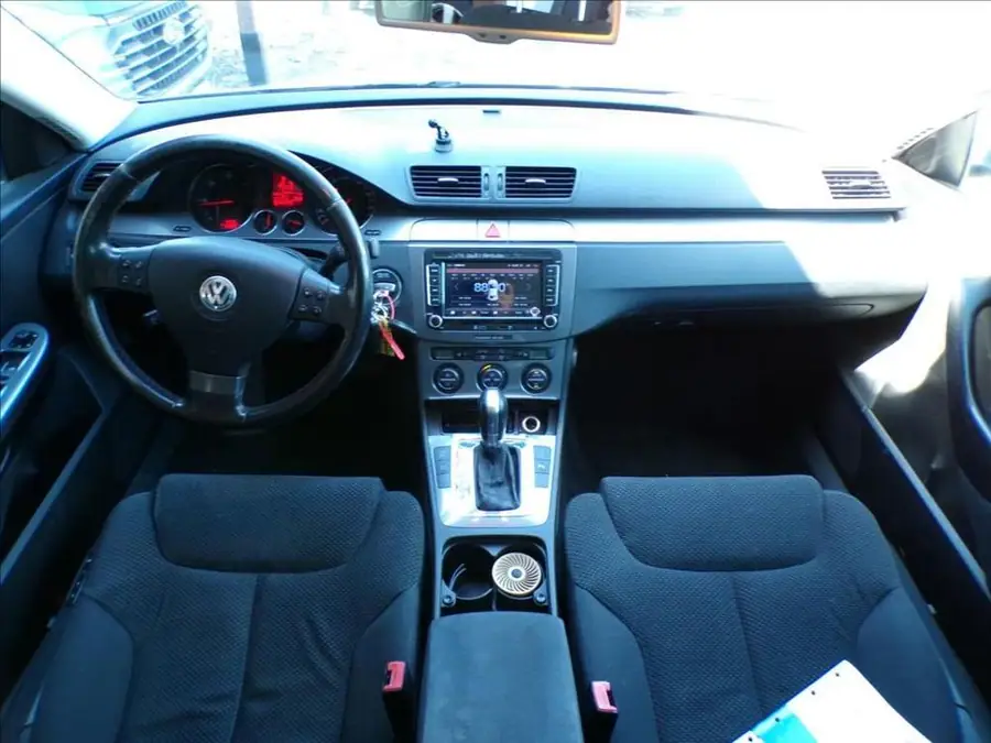 Volkswagen Passat 2,0 TDI 125kW  AUTOMAT,XENON — Interiér — palubní deska