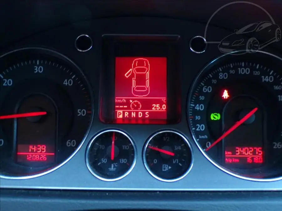 Volkswagen Passat 2,0 TDI 125kW  AUTOMAT,XENON — Přístrojový štít se stavem tachometru