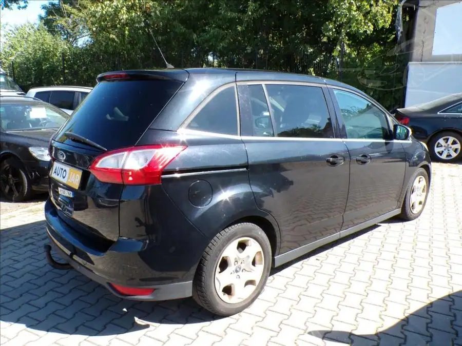 Ford Grand C-Max 1,6 i 110kW  7.MÍST,TAŽ.ZAŘ. — Zezadu zprava