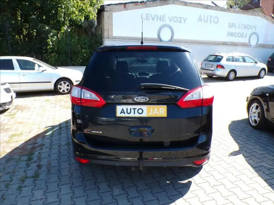 Ford Grand C-Max 1,6 i 110kW  7.MÍST,TAŽ.ZAŘ. — Zezadu zleva