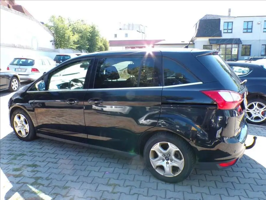 Ford Grand C-Max 1,6 i 110kW  7.MÍST,TAŽ.ZAŘ. — Zadní pohled