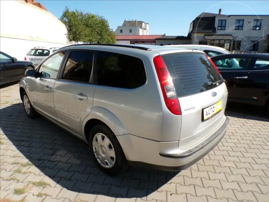 Ford Focus 1,6 TDCI  DIGI.KLIMA — Zezadu zprava