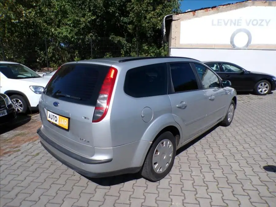 Ford Focus 1,6 TDCI  DIGI.KLIMA — Zezadu zleva