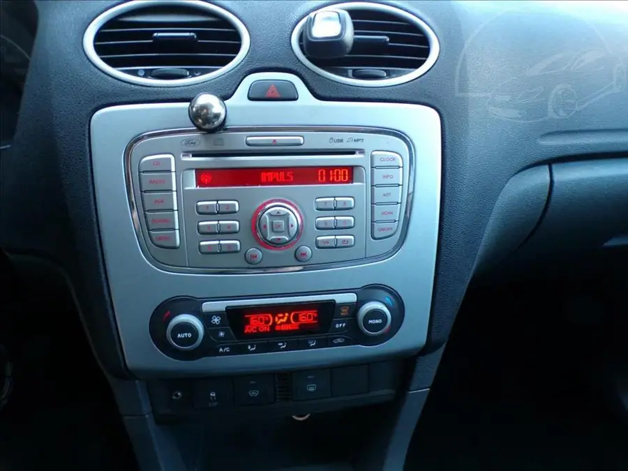 Ford Focus 1,6 TDCI  DIGI.KLIMA — Přístrojový štít se stavem tachometru