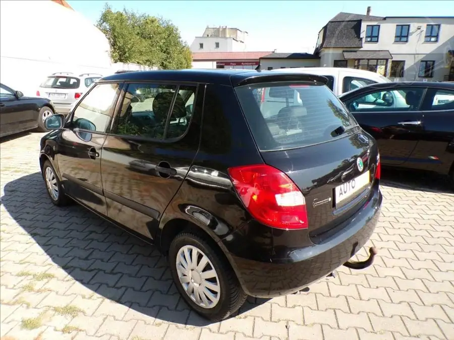 Škoda Fabia 1,2 TSI  TAŽNÉ ZAŘÍZENÍ,KLIMA — Zezadu zprava