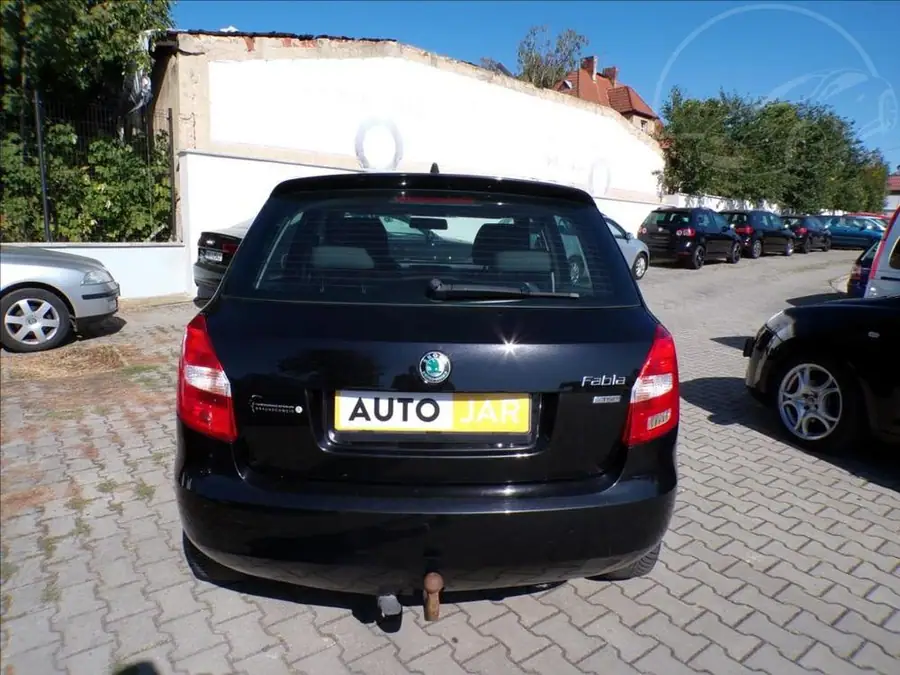 Škoda Fabia 1,2 TSI  TAŽNÉ ZAŘÍZENÍ,KLIMA — Zadní pohled