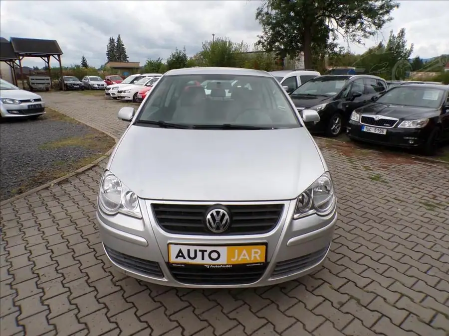 Volkswagen Polo 1,2 12V  KLIMA — Čelní pohled