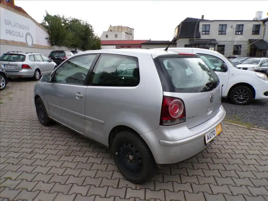 Volkswagen Polo 1,2 12V  KLIMA — Zezadu zprava