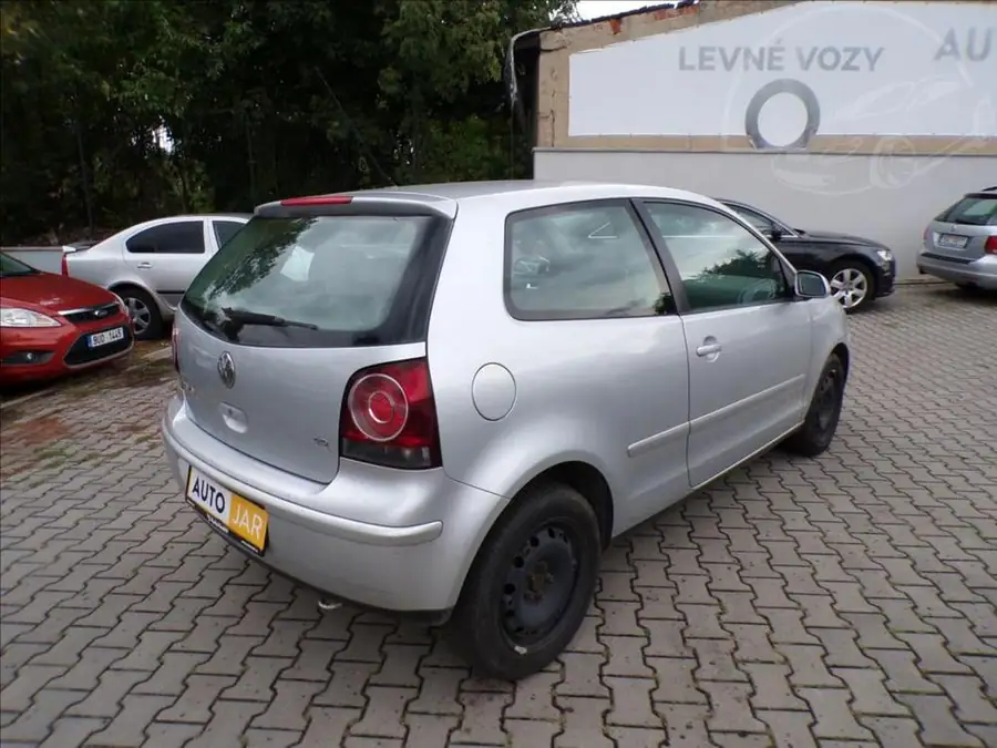 Volkswagen Polo 1,2 12V  KLIMA — Zezadu zleva