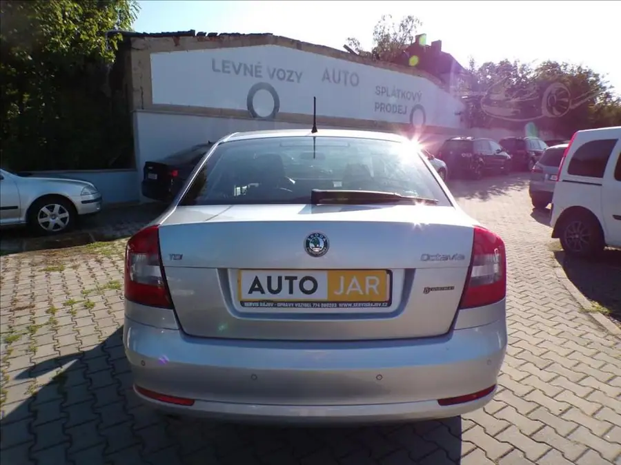 Škoda Octavia 2,0 TDI-103KW  DSG — Zadní pohled
