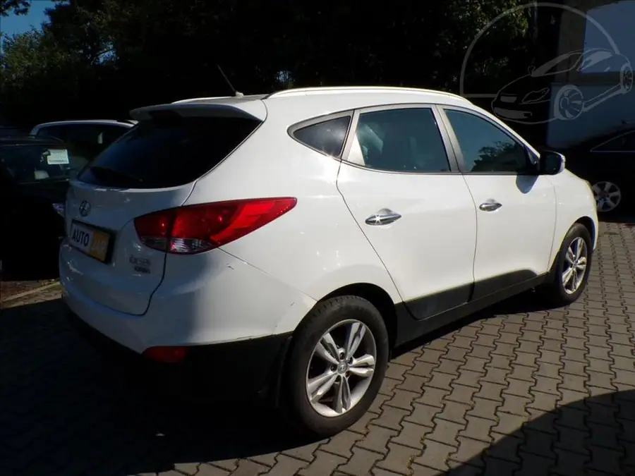 Hyundai iX35 1,7 CRDi  1.MAJITEL ČR — Zezadu zprava
