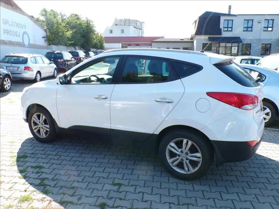 Hyundai iX35 1,7 CRDi  1.MAJITEL ČR — Zadní pohled