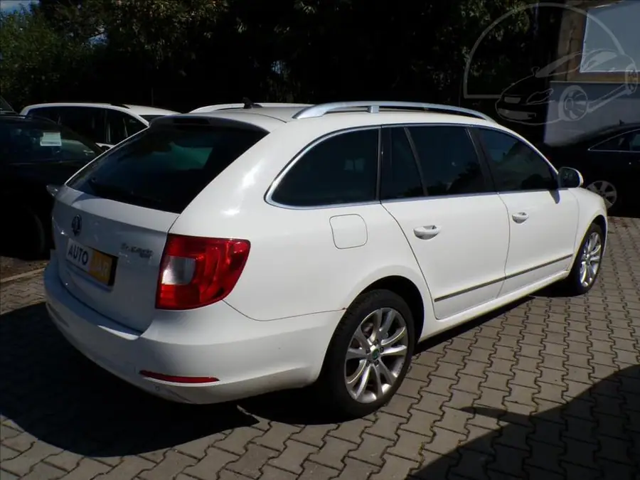 Škoda Superb 2,0 TDI  AUTOMAT,XENON,KŮŽE — Zezadu zprava