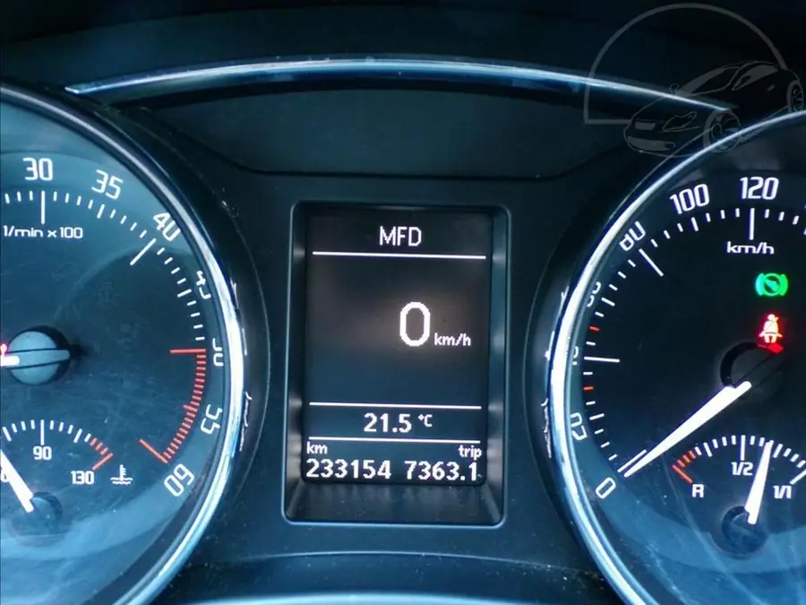 Škoda Superb 2,0 TDI  AUTOMAT,XENON,KŮŽE — Přístrojový štít se stavem tachometru