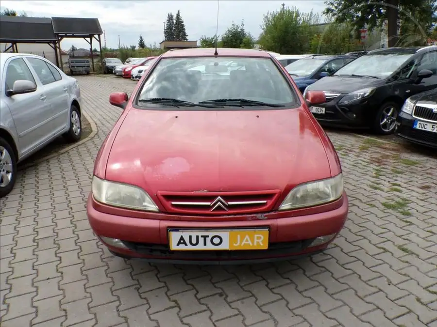 Citroën Xsara 1,8 i  NAVIGACE — Zepředu zblízka