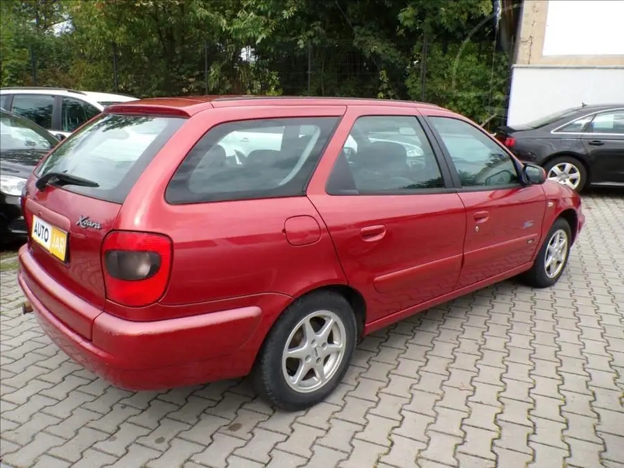 Citroën Xsara 1,8 i  NAVIGACE — Zezadu zprava