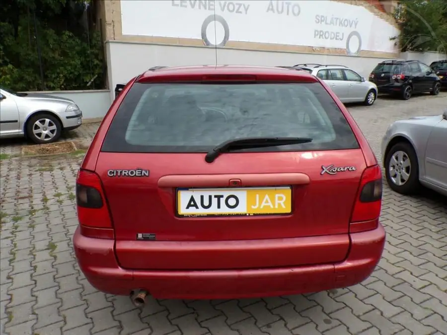 Citroën Xsara 1,8 i  NAVIGACE — Zezadu zleva