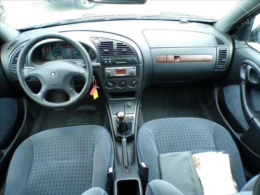 Citroën Xsara 1,8 i  NAVIGACE — Interiér — palubní deska