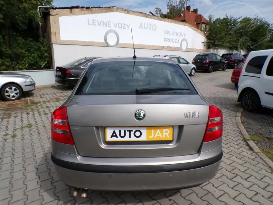 Škoda Octavia 2,0 TDI-103KW  DSG,NAVI,XENONY — Zadní pohled