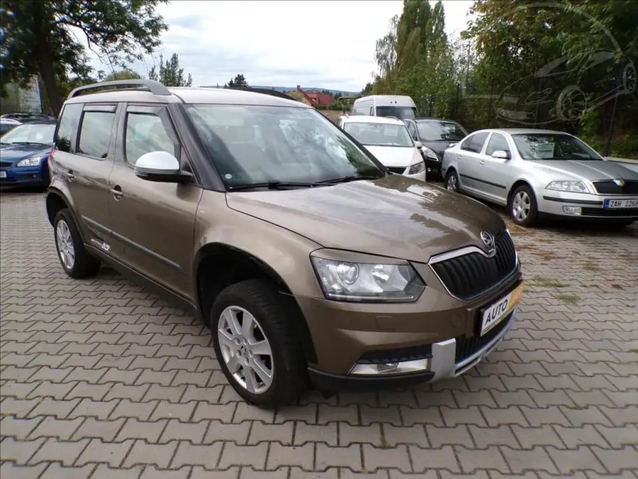 Škoda Yeti 2,0 TDI XENONY — Pohled zepředu zleva