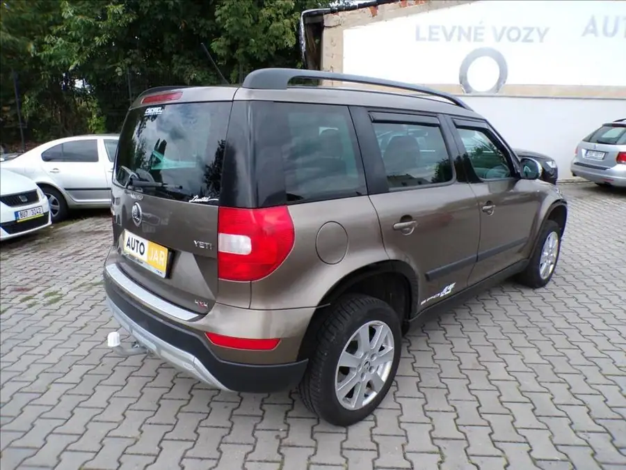 Škoda Yeti 2,0 TDI XENONY — Zezadu zleva