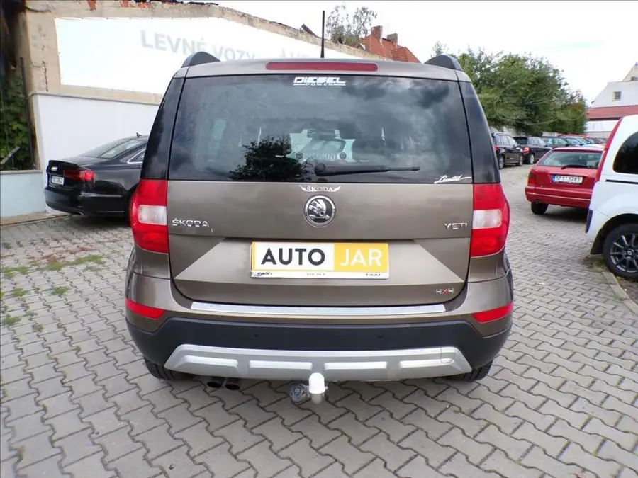 Škoda Yeti 2,0 TDI XENONY — Zadní pohled