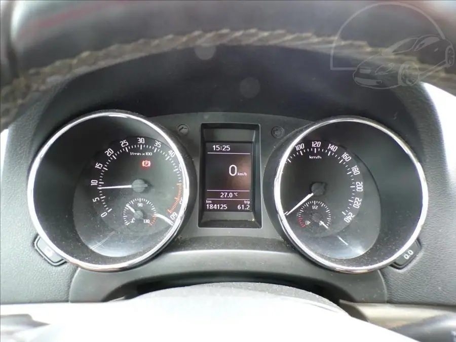 Škoda Yeti 2,0 TDI XENONY — Přístrojový štít se stavem tachometru