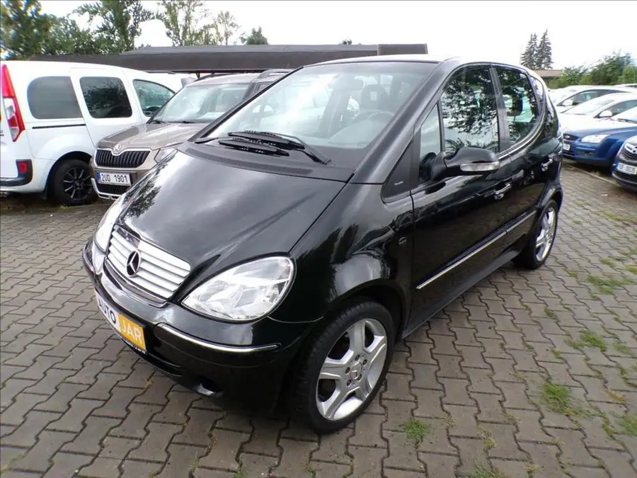 Mercedes-Benz A 140 1,6  AUTOMAT — Zepředu zblízka